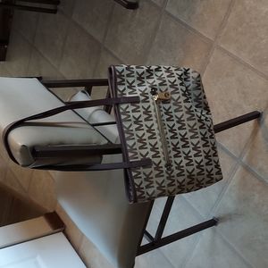Michael Kors Montauk tote purse.